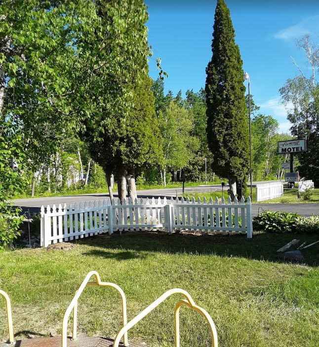 Flamingo Motel - From Web Listing (newer photo)